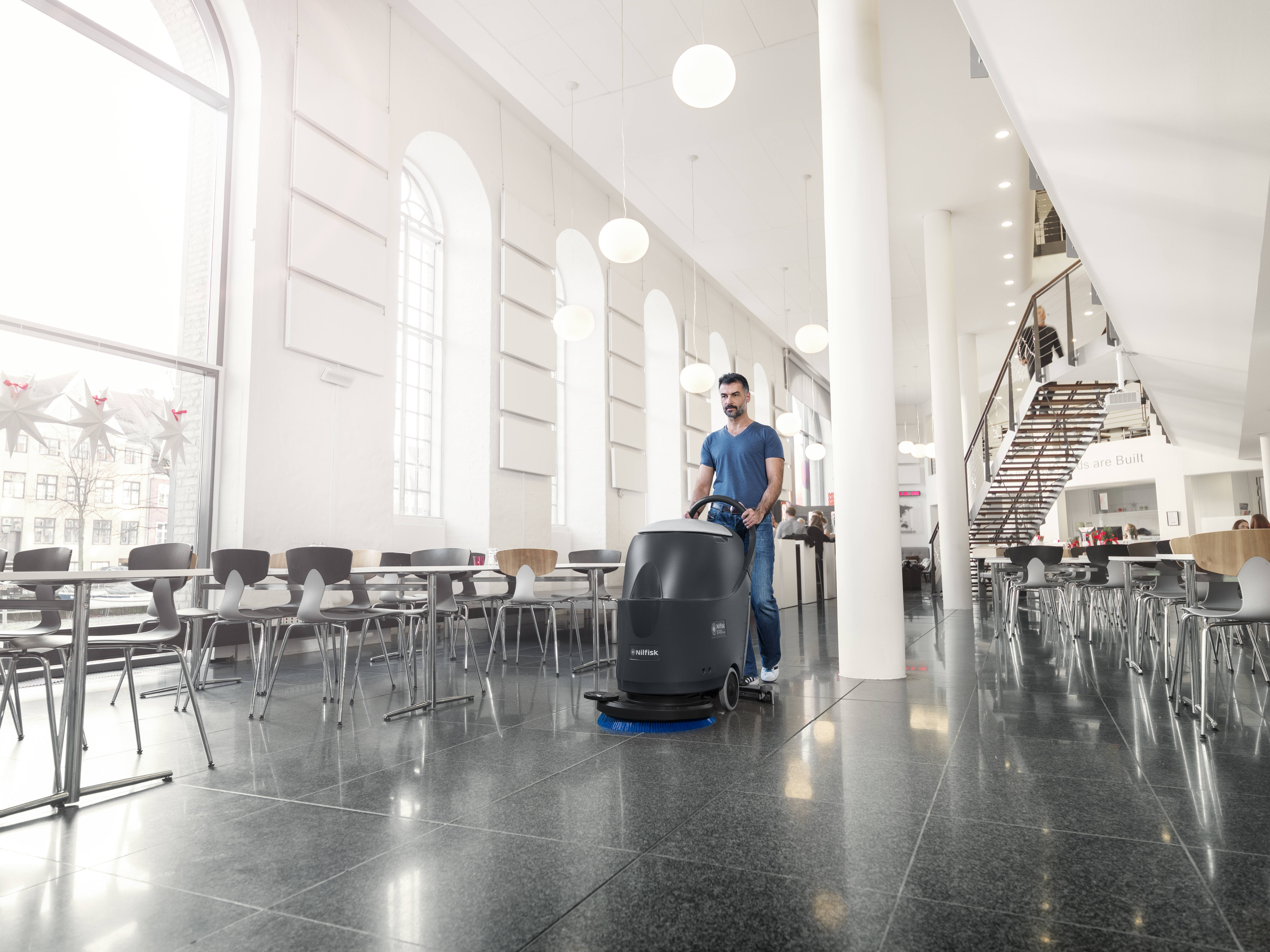  Medium walk-behind scrubber dryers 